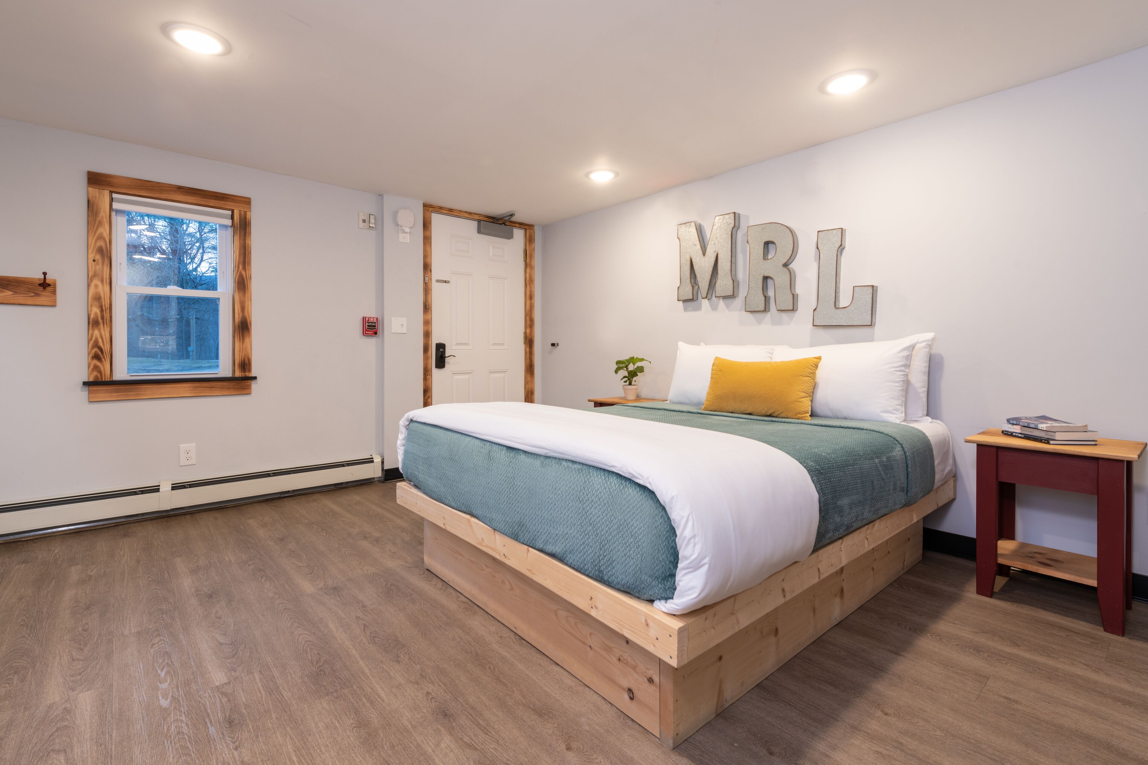 design double room | travel cot, free wifi, bed sheets