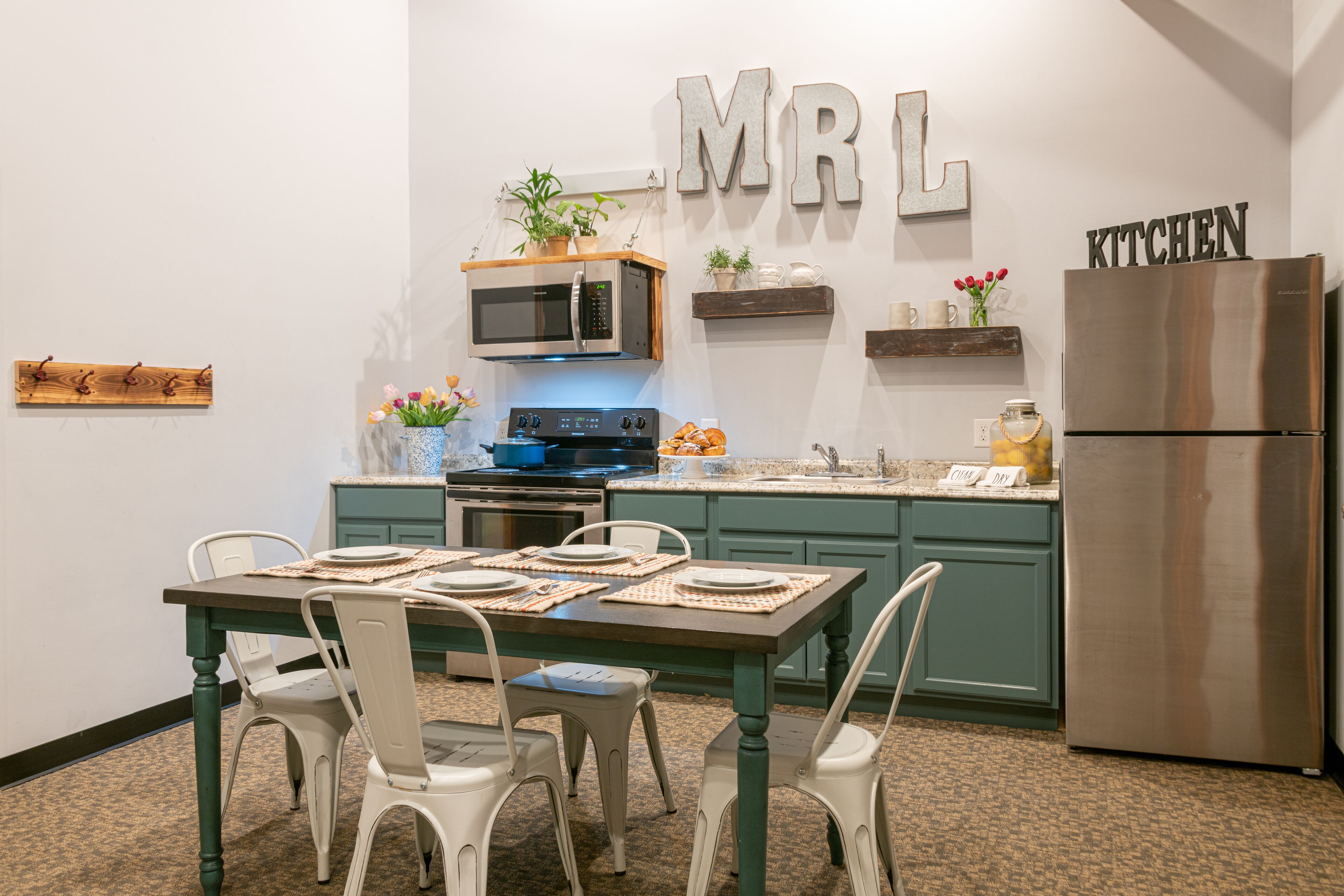 family | travel cot, free wifi, bed sheets