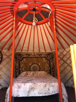 Tienda (Yurta) | Wifi gratis y ropa de cama