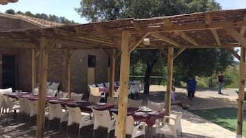 Tempat makan outdoor