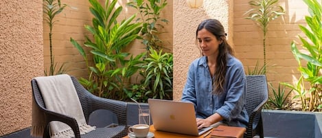 Wifi gratis y ropa de cama
