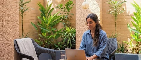 Wifi gratis y ropa de cama