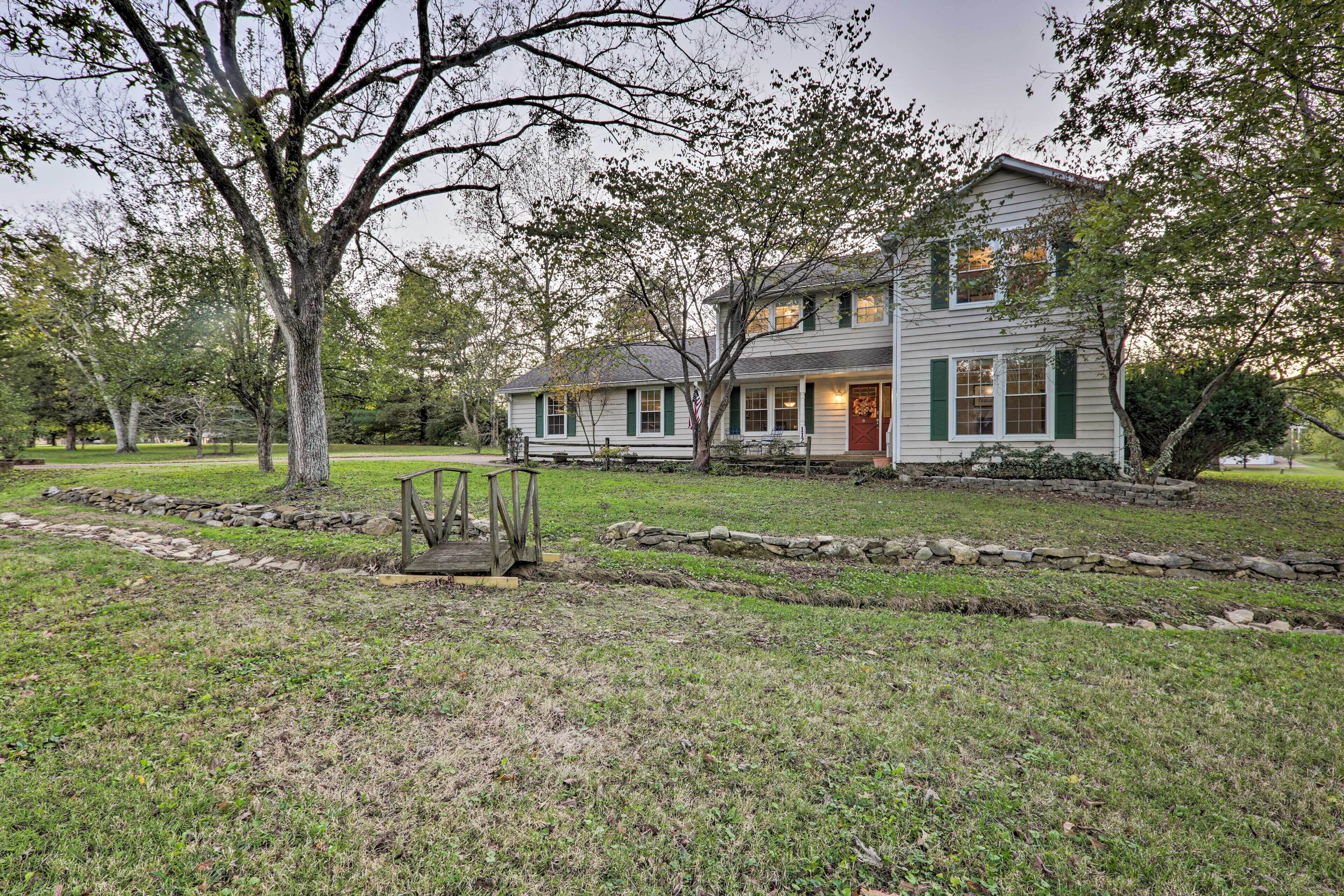 Country Club Charmer w/ Yard ~ 18 Mi to Nashville!