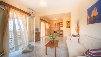 TV layar datar dan pemutar DVD