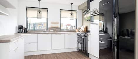 Fridge, microwave, dishwasher, coffee/tea maker