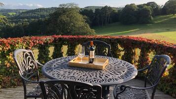 Honeymoon Suite, Private Bathroom | Balcony view