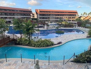 8 outdoor pools