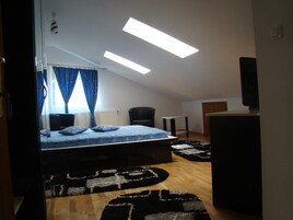 Superior Room | Desk, laptop workspace, free WiFi, bed sheets