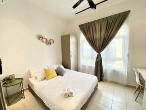 2 habitaciones, tabla de planchar con plancha, wifi y ropa de cama