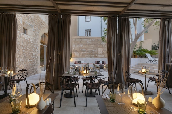 Aperto a colazione, pranzo e cena