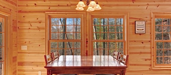 Cabin tucked in the trees with private hot tub & lake/pool access