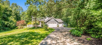 Spaziosa casa w / dintorni di boschi panoramici; vicino al campo da golf Clearbrook!