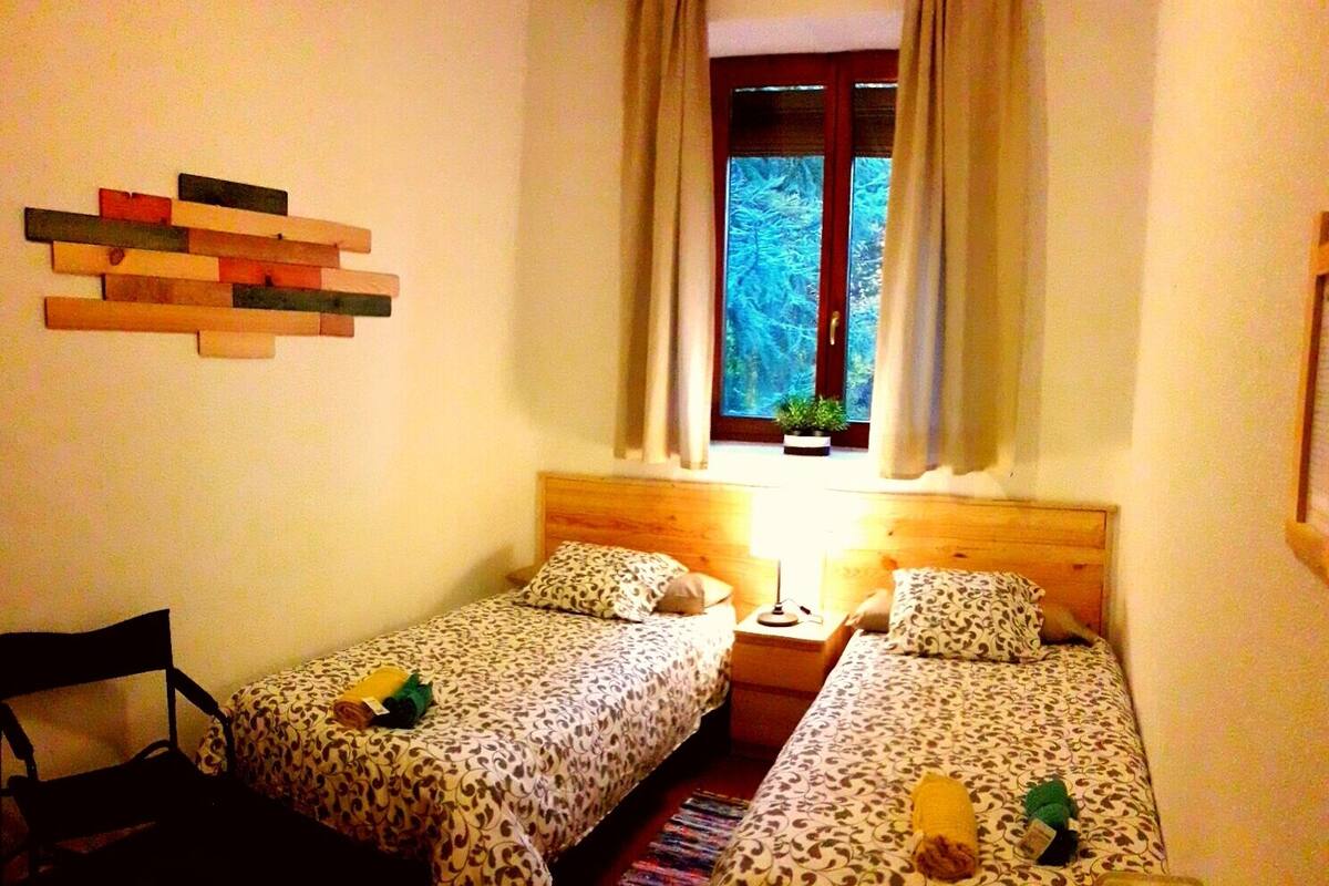 Ropa de cama de alta calidad, edredón y wifi gratis