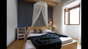 3 bedrooms, in-room safe, iron/ironing board, free cots/infant beds - Anelina Paxos Residences - Anezina's Apartment (Paxos)