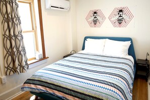 3 quartos, ferros/tábuas de passar roupa, berço de viagem