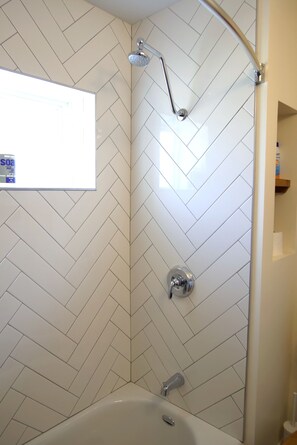 Combined shower/bathtub, eco-friendly toiletries, hair dryer, towels
