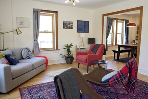 Smart TV, books, stereo