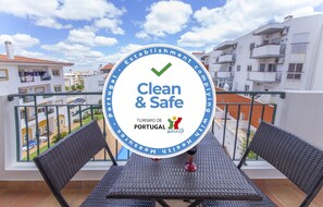 Outdoor dining - B41 - Windmill Modern with Pool (Lagos)