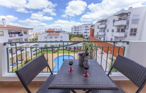 Outdoor dining - B41 - Windmill Modern with Pool (Lagos)