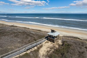 On the beach - 2955 - Lois' Atlantic View - Semi-Oceanfront Condo in Duck (Duck)