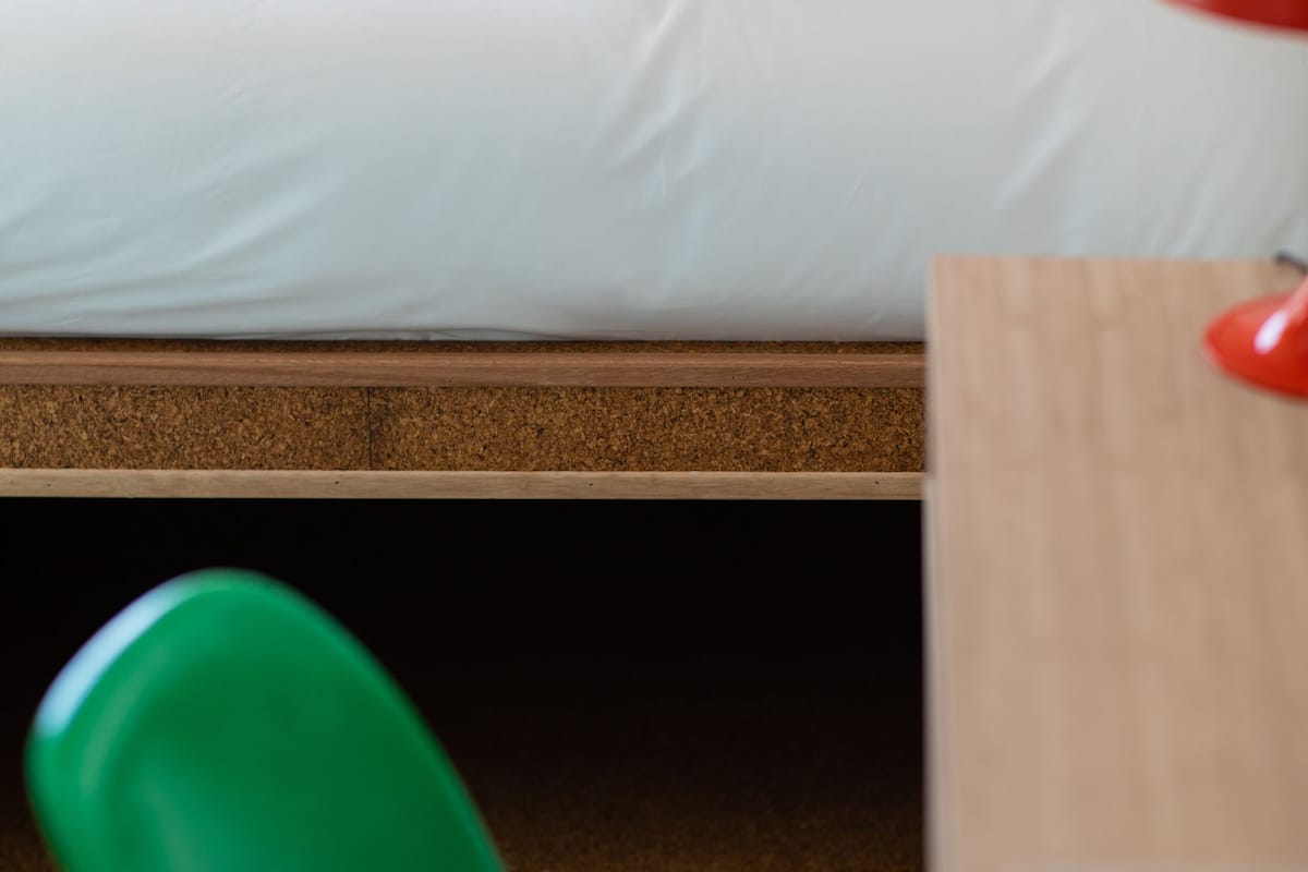 Eenvoudige tweepersoonskamer | Een bureau, gratis wifi, beddengoed