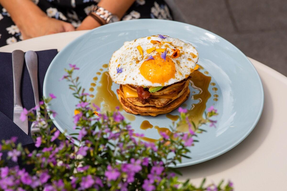 Daily cooked-to-order breakfast for a fee - the bellhop hotel (Rotterdam)