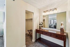 Group,Vanity, - XPLORIE ACTIVITIES & LINENS INCLUDED*! 3BR/2BA Capri. Spectacular Bay View! (Ocean City)