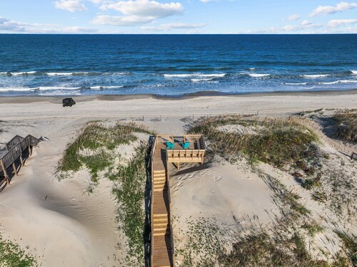 5516- Mermaid's Den, Spacious pet friendly home on the Nags Head oceanfront; private pool!