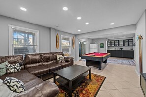 Flat-screen TV, stereo