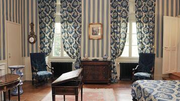 Grande Suite Royale | Individually decorated, individually furnished, desk, soundproofing