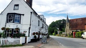 Exterior - The White Hart (Cranbrook)