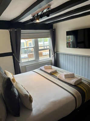 Superior Double Room (Waterfields) - The White Hart (Cranbrook)