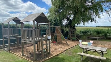 Children’s play area – outdoor