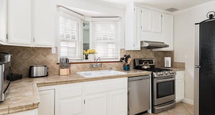 Majestic Family Home*Minutes to Downtown Riverside*Perfect for big groups*Clean