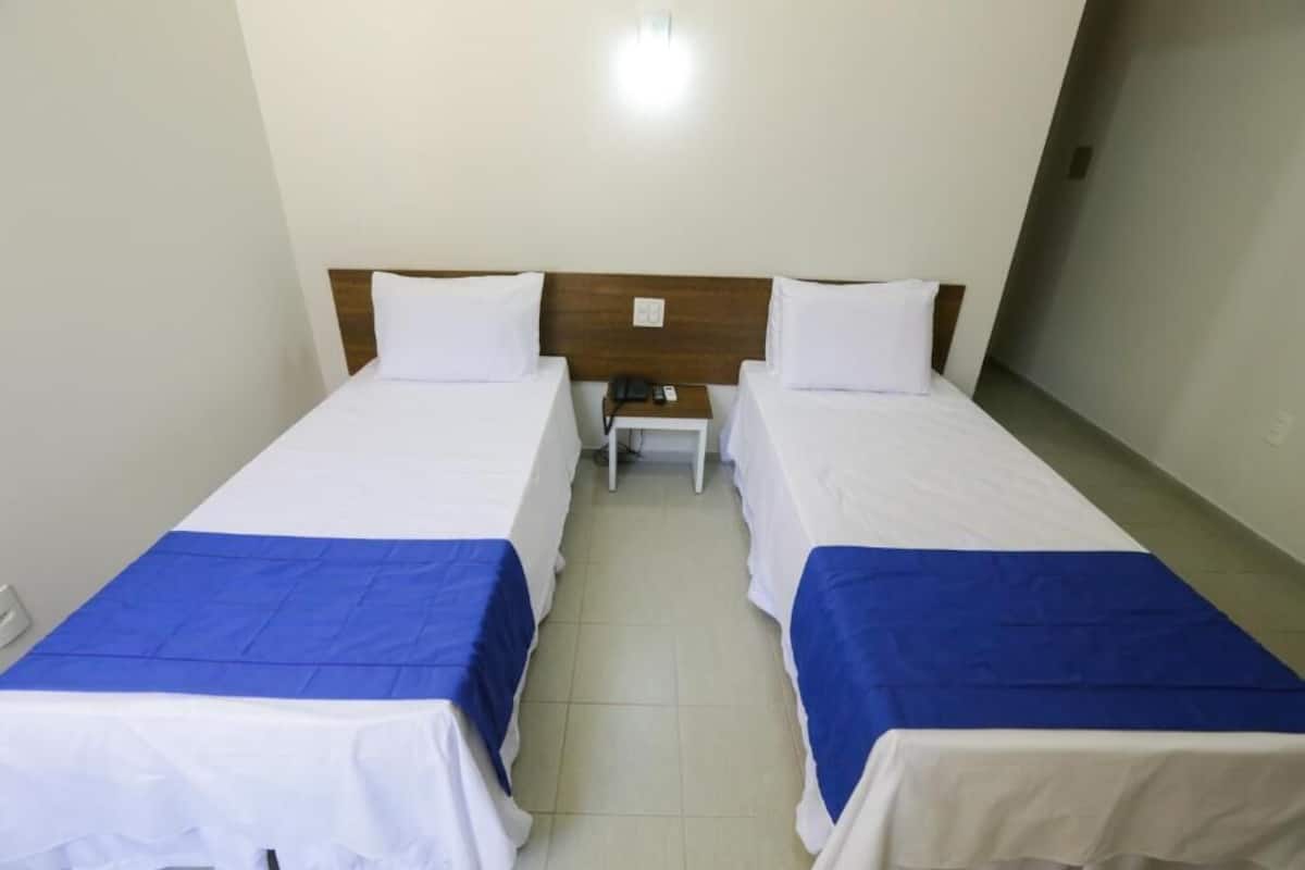 Kamar Single Standar | Minibar, meja kerja, ruang kerja ramah laptop, dan setrika/meja setrika