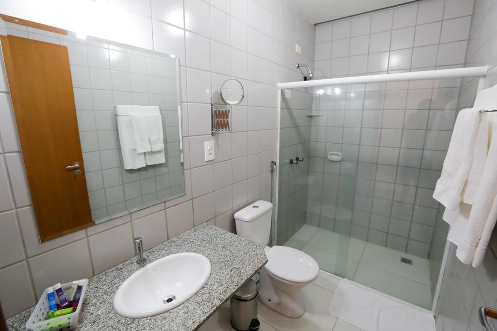Ducha, artículos de tocador gratuitos, toallas, jabón