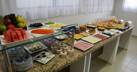 Free daily buffet breakfast . Hotel Porto do Sol