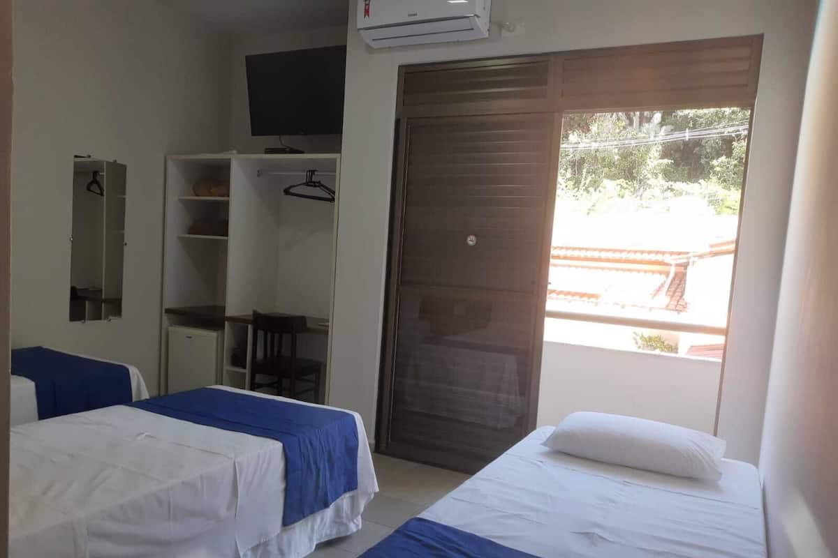 Kamar Triple Superior | Kamar mandi | Shower, perlengkapan mandi gratis, handuk, dan sabun