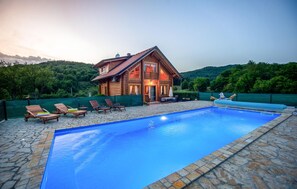 Et oppvarmet basseng