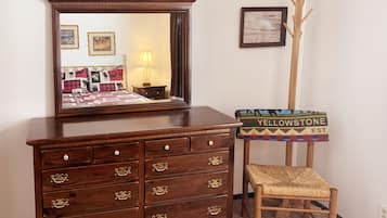 1 bedroom, iron/ironing board, travel cot, free WiFi