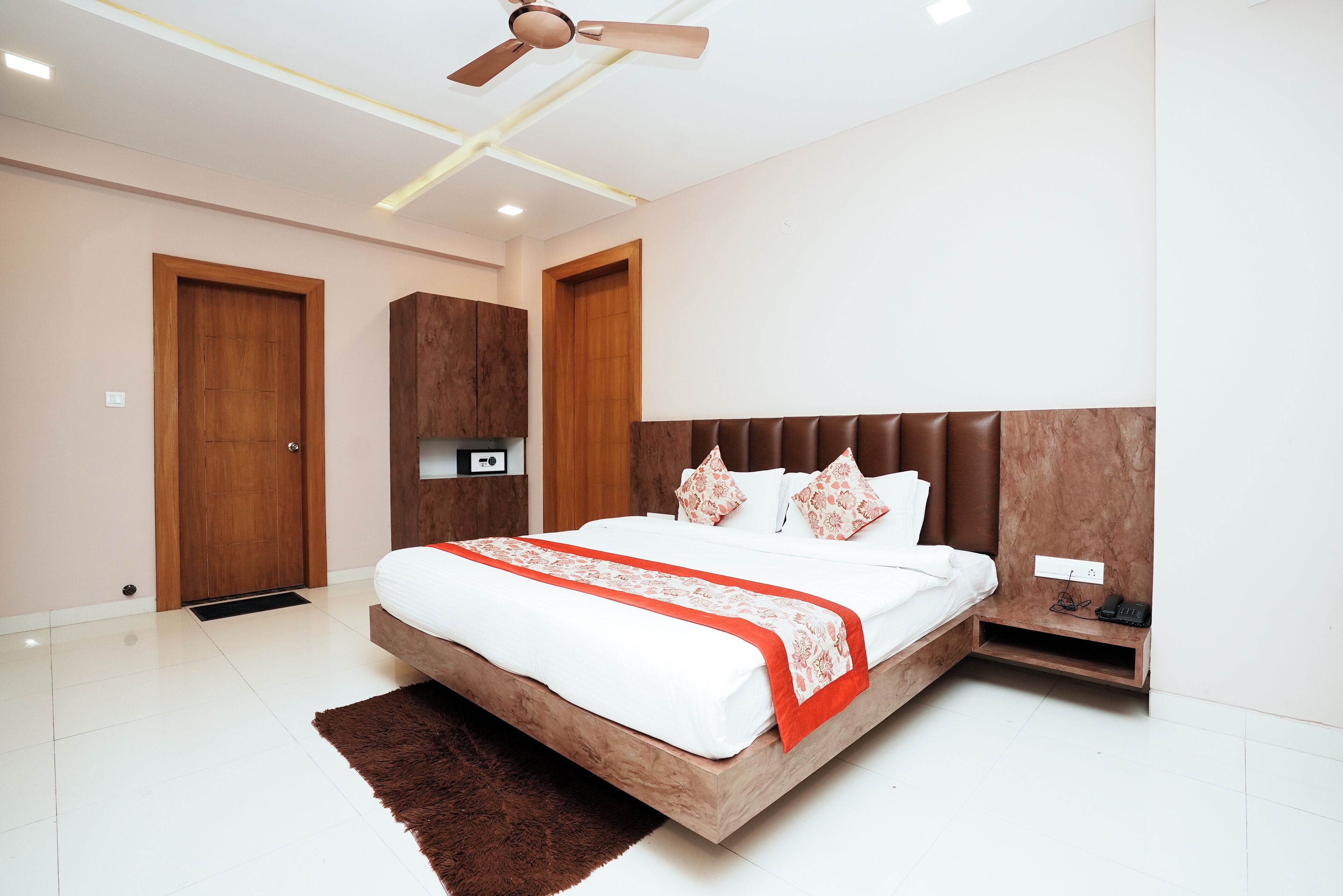 Suite | Desk, soundproofing, free WiFi, bed sheets