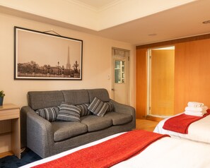 3 多间卧室、办公桌、熨斗/熨衣板、旅行婴儿床