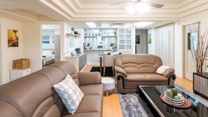 Smart TV - H&K 3/2 Large Family Apartment in Daan (Taipei City)