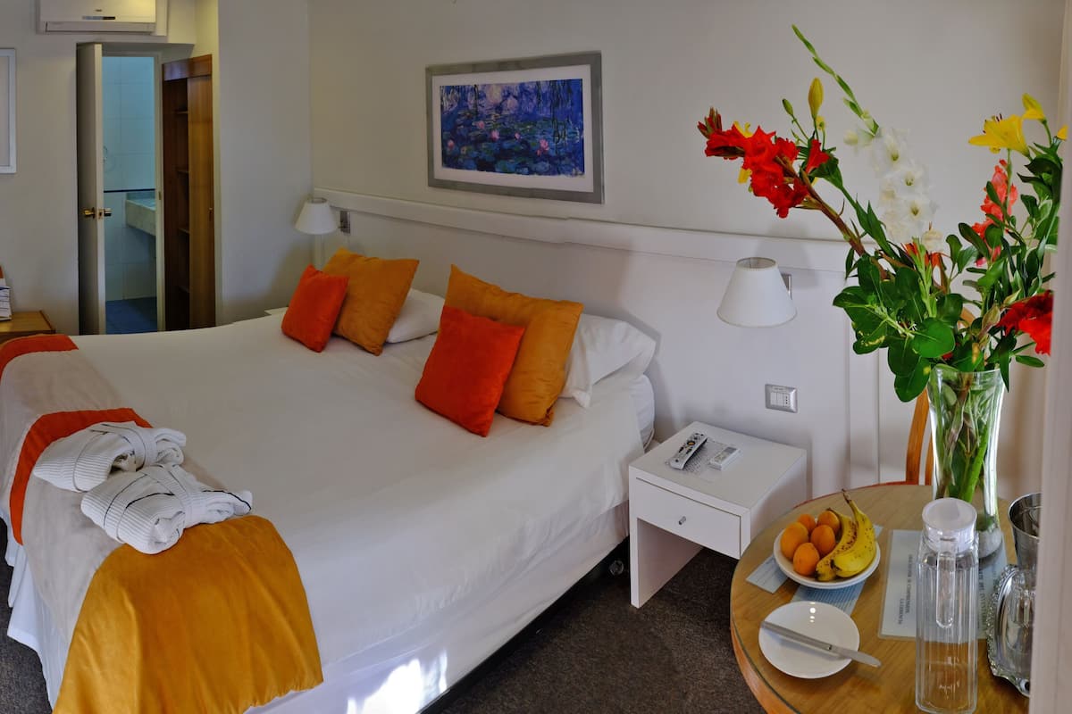 In-room safe, laptop workspace, free WiFi