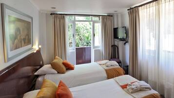 Zimmersafe, laptopgeeigneter Arbeitsplatz, kostenloses WLAN