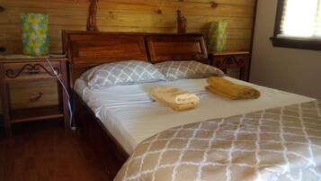 Chalet Standar, 2 kamar tidur, dapur | 2 kamar tidur, ruang kerja ramah laptop, dan setrika/meja setrika
