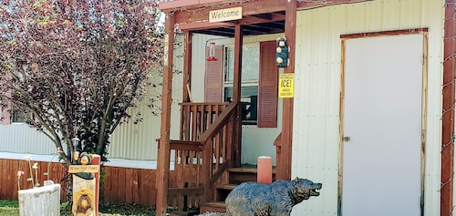 Beautiful Mountain Views. Cozy/Quiet & centrally located to all the mountain fun