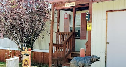 Beautiful Mountain Views. Cozy/Quiet & centrally located to all the mountain fun