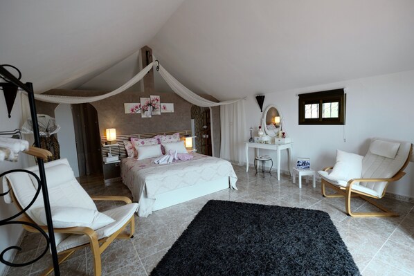 1 bedroom, free WiFi, bed sheets - PRINCIPAL SUITE + PRIVATE TERRACE + SWIMMING POOL +MONTROY NEAR VALENCIA (MONTROI VALENCIA)
