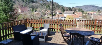 Cosy country cottage with mountain views, Wi-Fi, log burner, workspace, pets